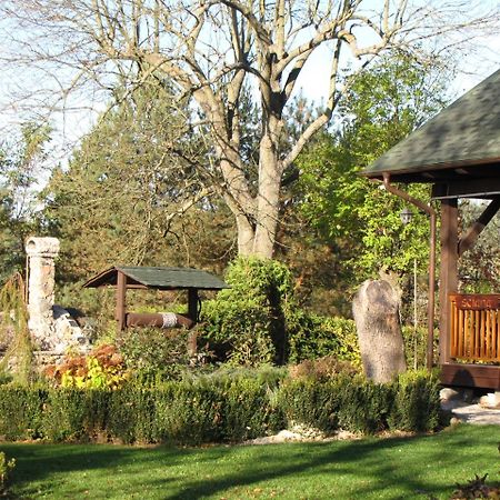 Villa Samotnia Pod Zelaznym Koniem Zambrow Exterior foto
